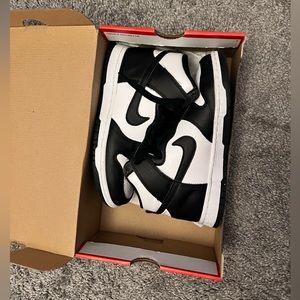 NIKE high top dunks W 7.5 / M 6
